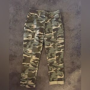 J Crew cropped cargo pants. Size 28